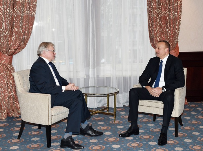 Le président Ilham Aliyev rencontre l`ancien président de l`APCE